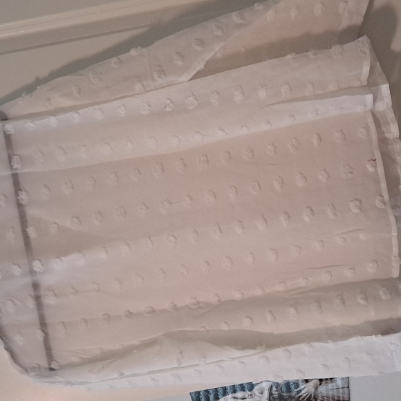 New long sleeved Swiss dot top - Picture 12 of 12